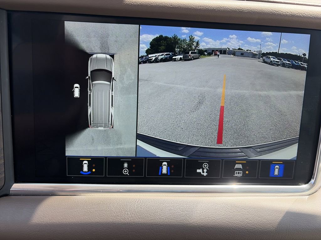 Used 2023 GMC Yukon Denali AWD/4WD image 25