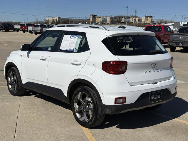 Used 2025 Hyundai Venue SEL image 7