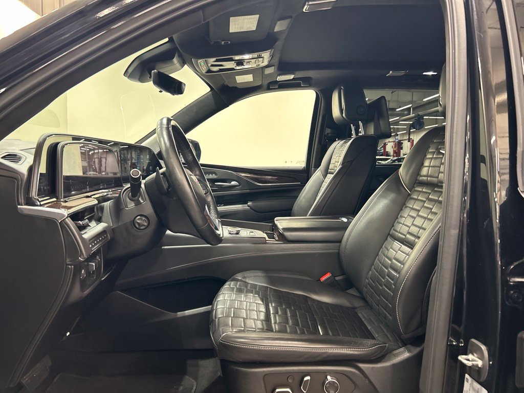 Used 2022 Cadillac Escalade Premium Luxury Platinum w/ LPO, Radiant Package AWD/4WD image 10