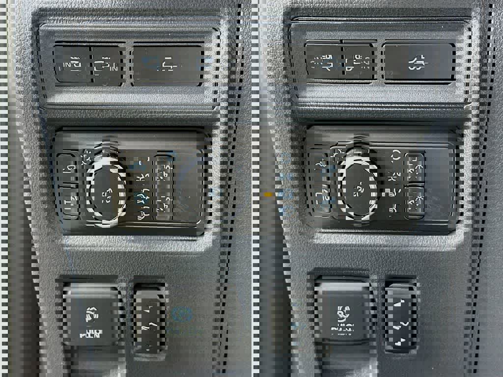 Certified 2021 Ford F150 Lariat w/ Equipment Group 502A High image 27