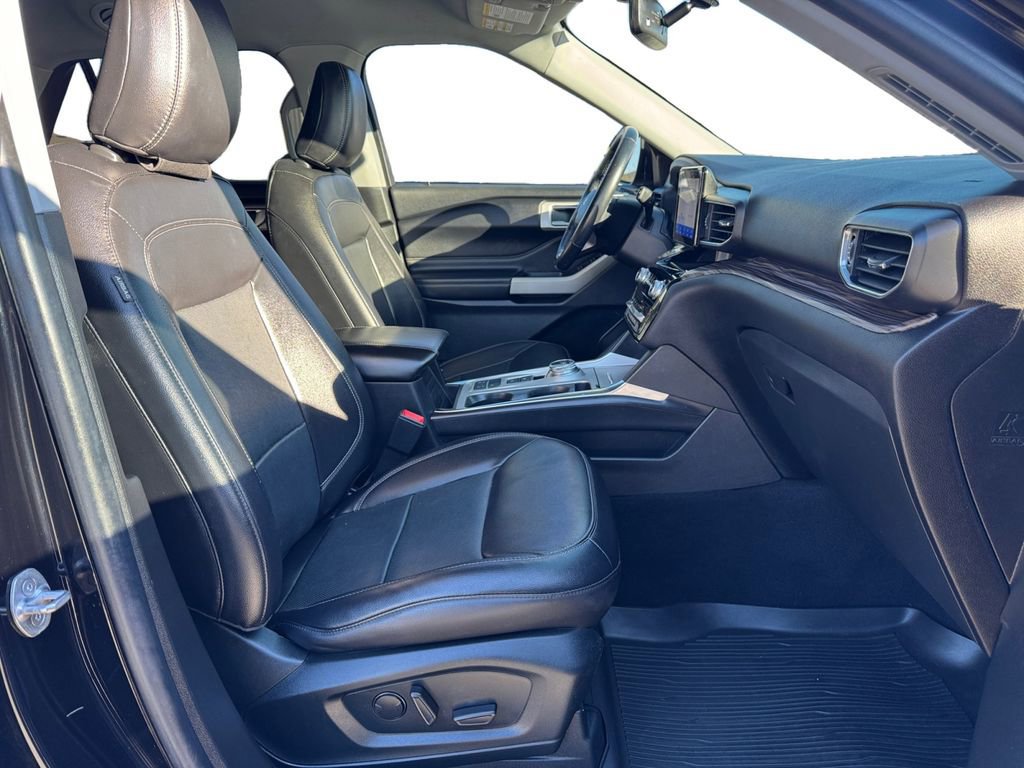 Certified 2022 Ford Explorer Limited w/ Equipment Group 301A image 15