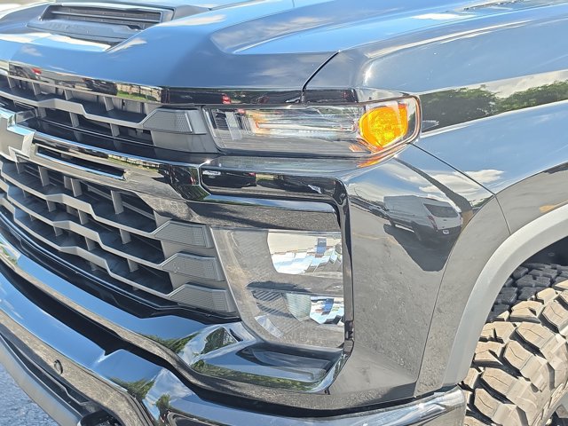 Used 2025 Chevrolet Silverado 2500 Custom w/ Custom Value Package AWD/4WD image 9