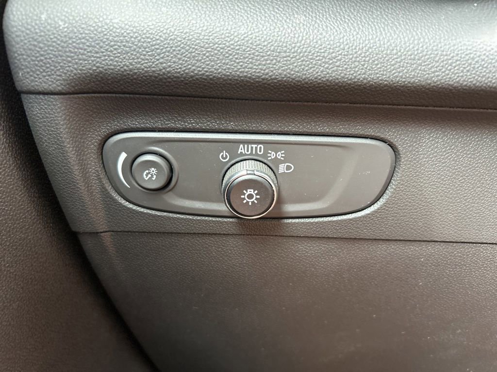 Used 2023 Buick Envision Essence image 25
