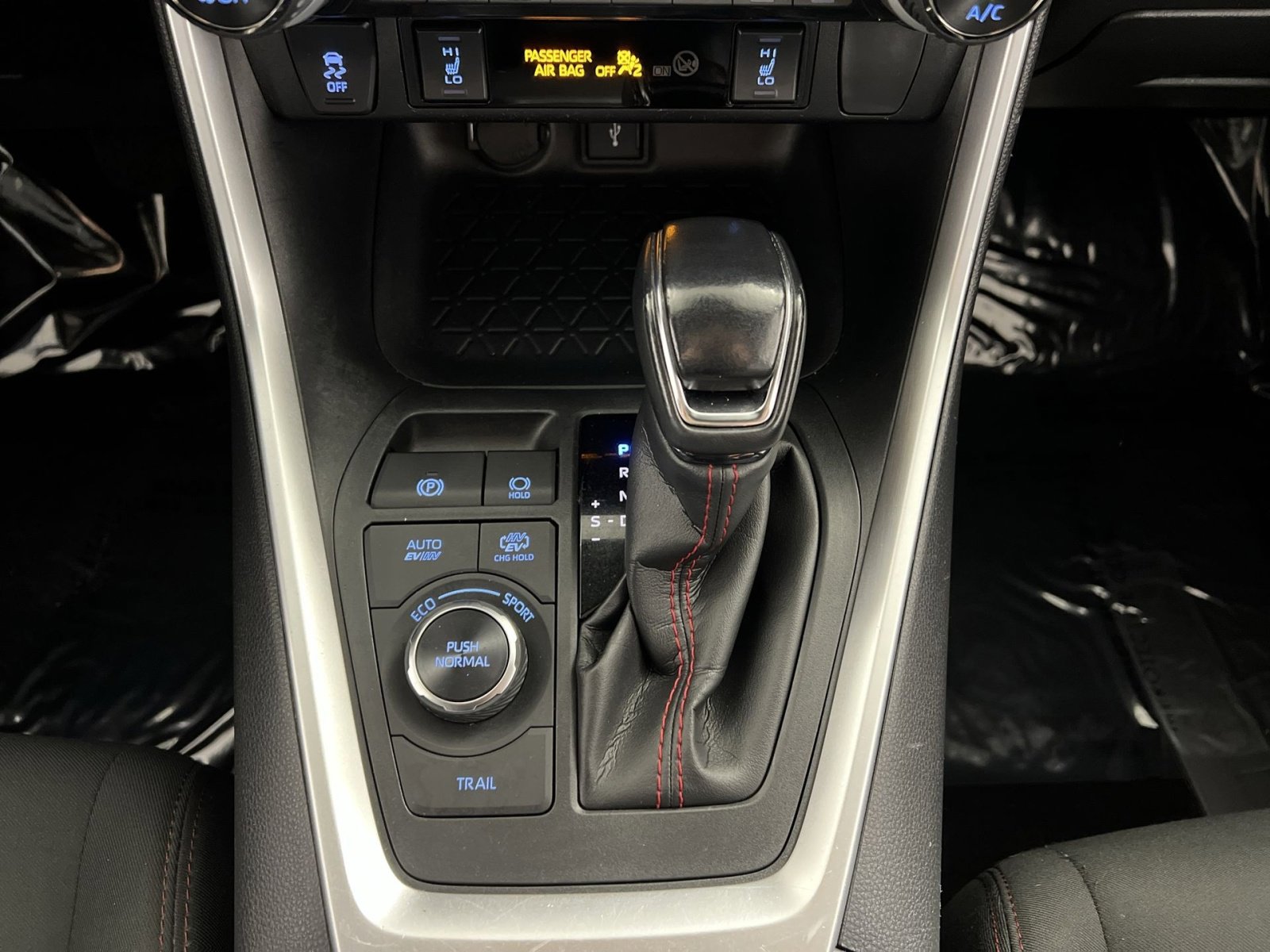 Used 2021 Toyota RAV4 SE w/ Weather & Moonroof Package image 20