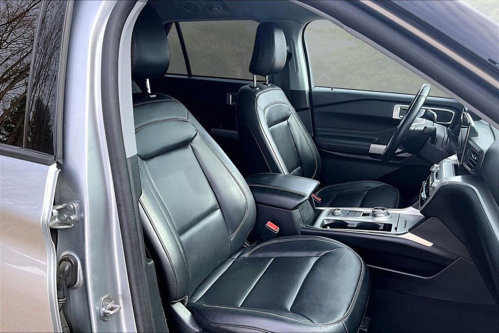 Certified 2023 Ford Explorer XLT w/ Equipment Group 202A image 9