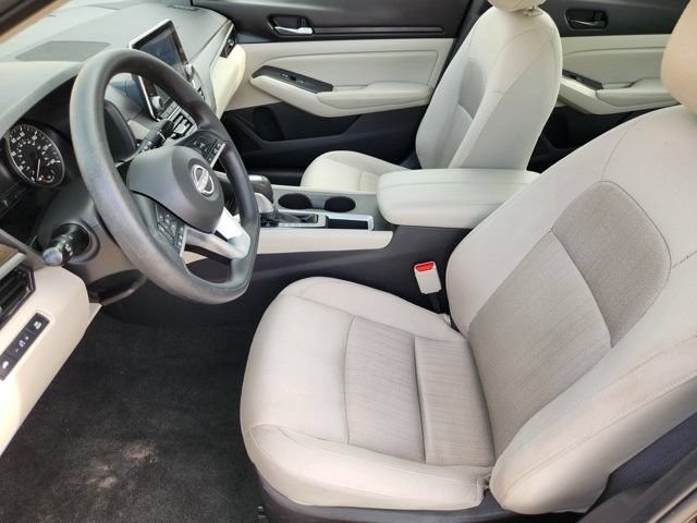Used 2025 Nissan Altima 2.5 SV FWD image 13