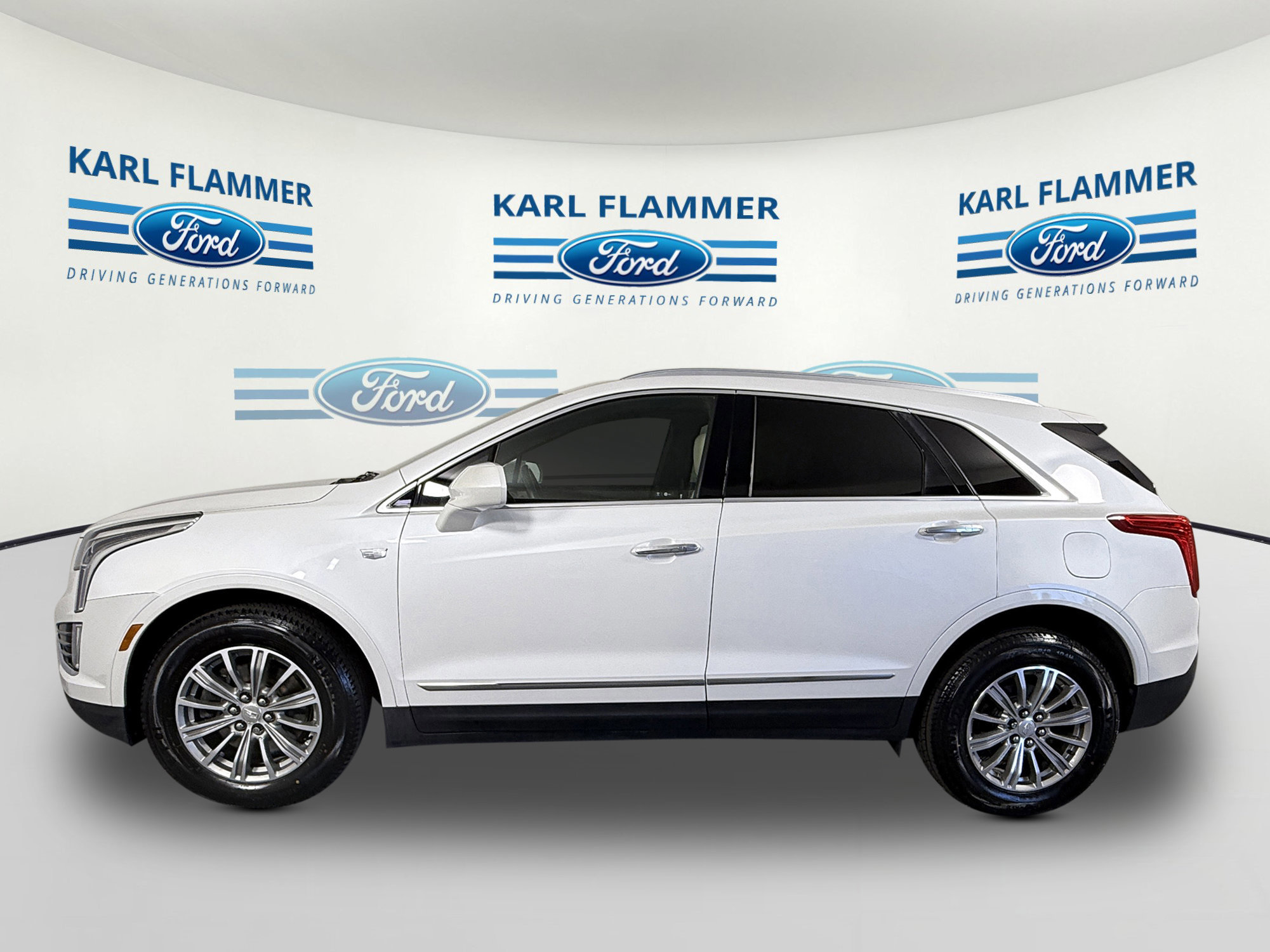 Used 2018 Cadillac XT5 Luxury w/ Driver Awareness Package image 5