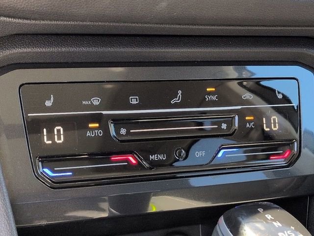 Used 2023 Volkswagen Tiguan SE w/ Panoramic Sunroof Package image 25