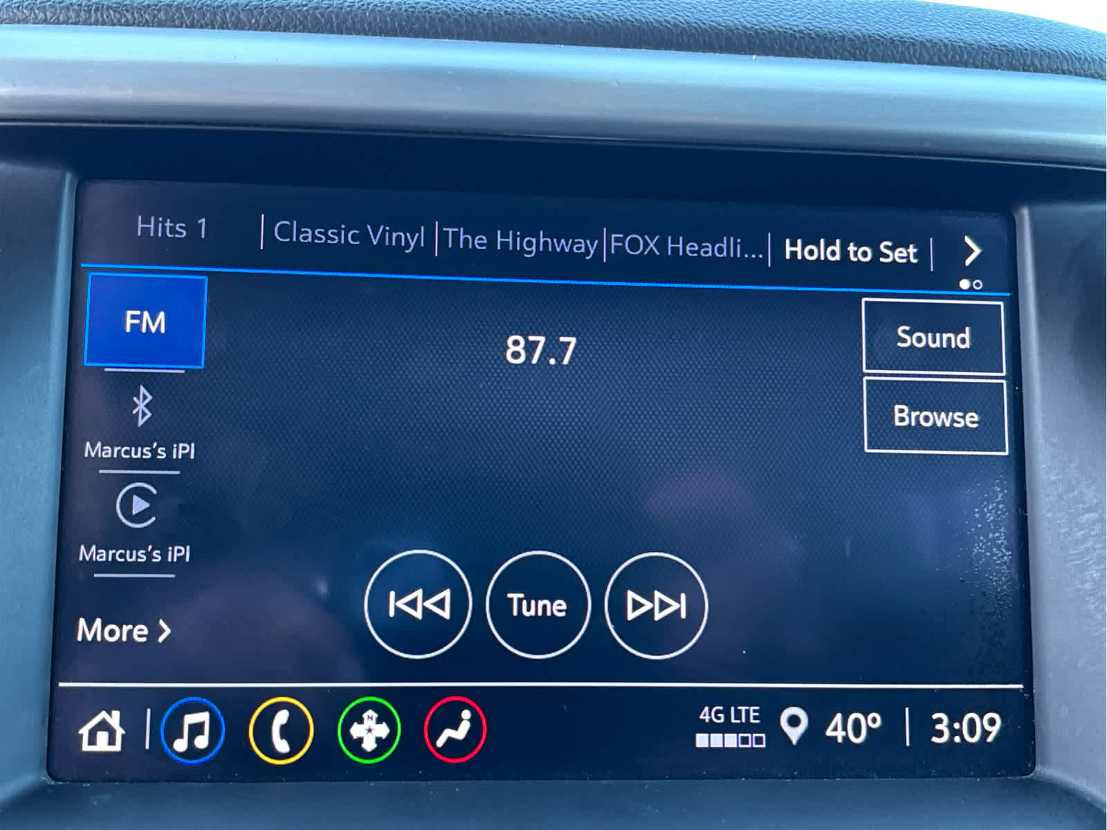 Used 2023 GMC Acadia SLE w/ Driver Convenience Package image 16