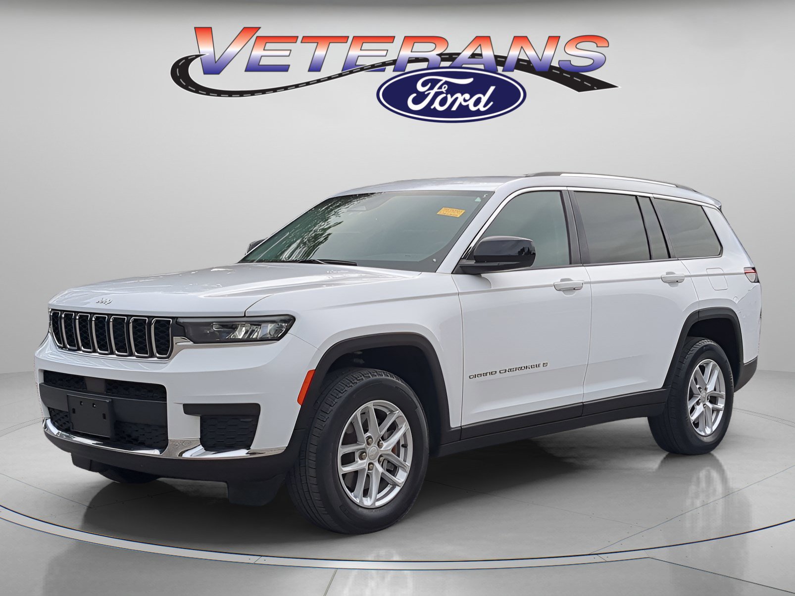 Used 2024 Jeep Grand Cherokee L Laredo AWD/4WD image 1