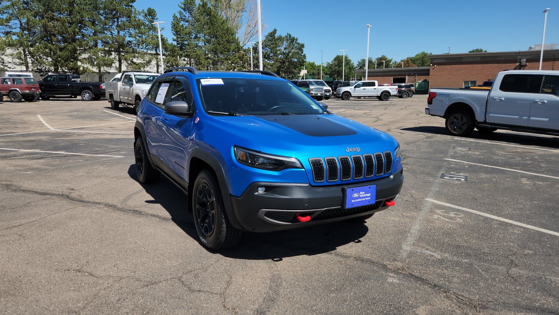 Used 2019 Jeep Cherokee Trailhawk AWD/4WD image 14