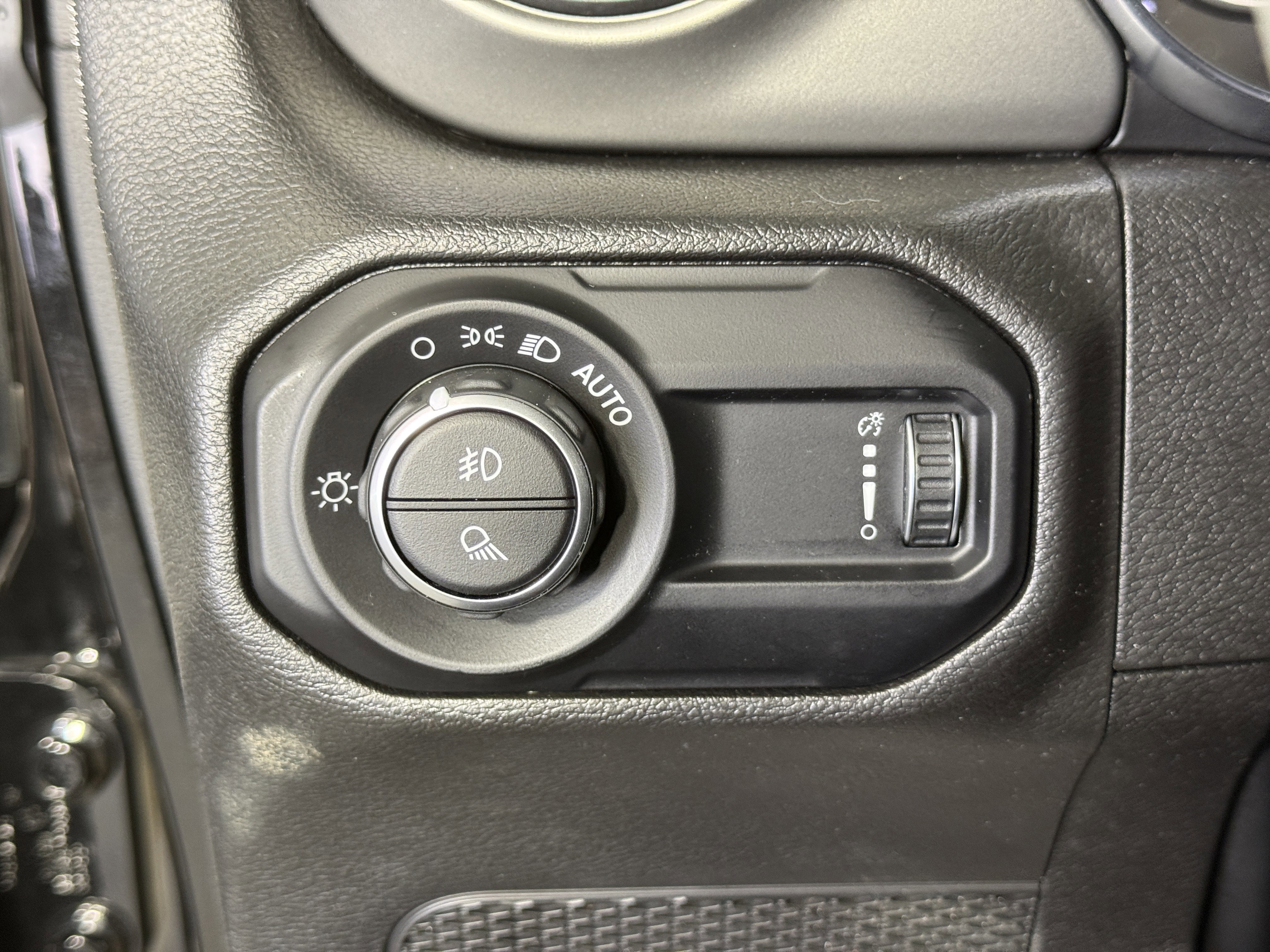 Used 2023 Jeep Gladiator Willys image 22