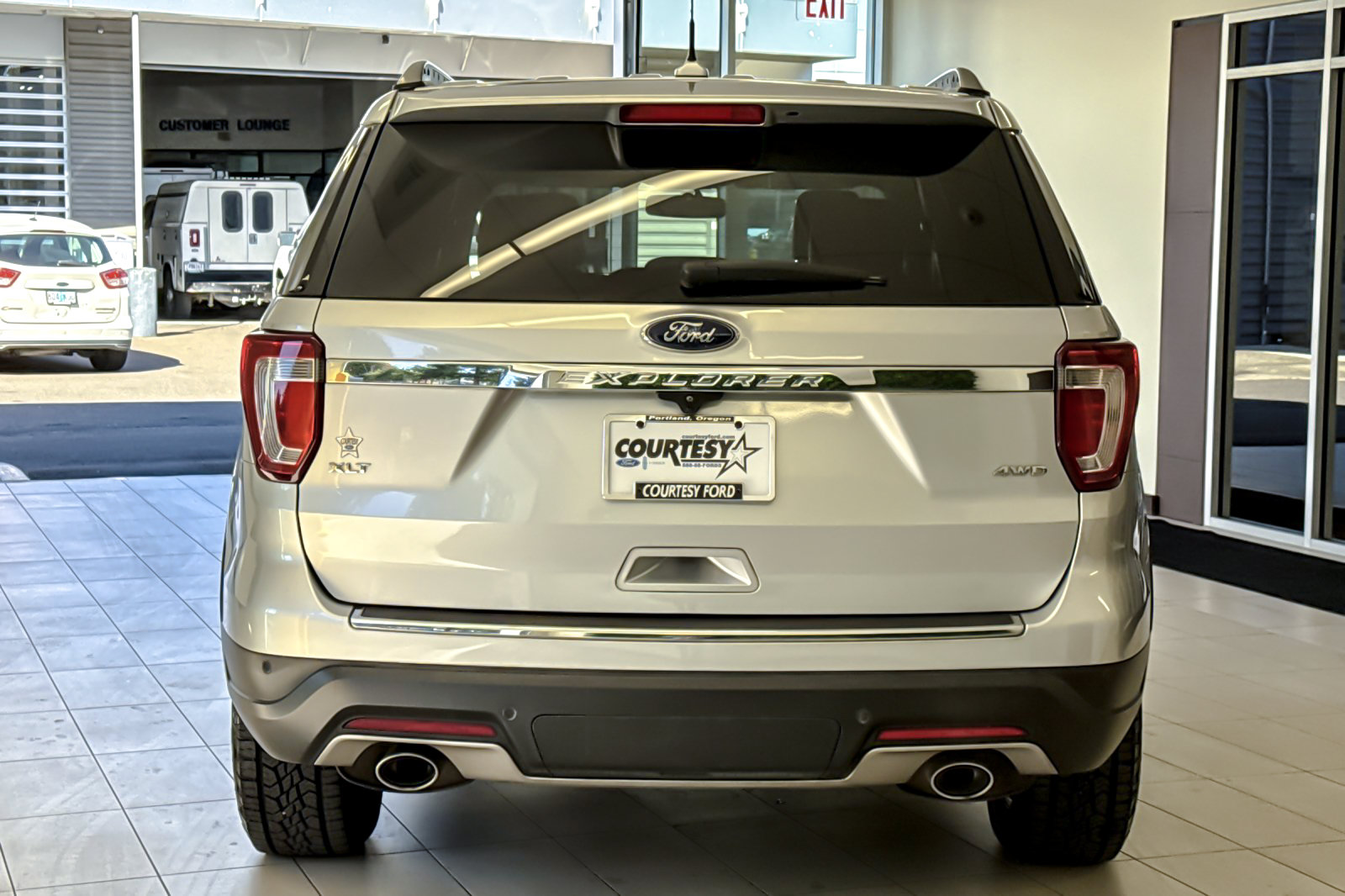 Certified 2018 Ford Explorer XLT w/ Equipment Group 202A AWD/4WD image 5