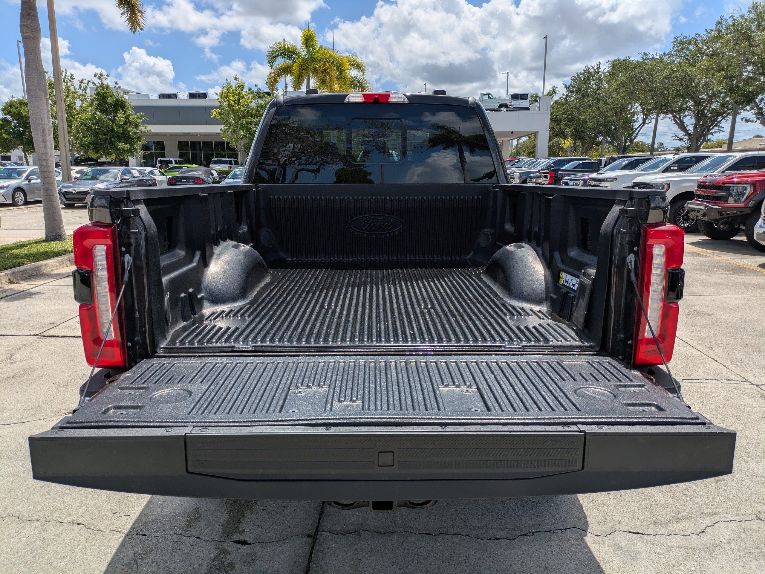 Certified 2024 Ford F250 Lariat w/ Tremor Off-Road Package AWD/4WD image 13