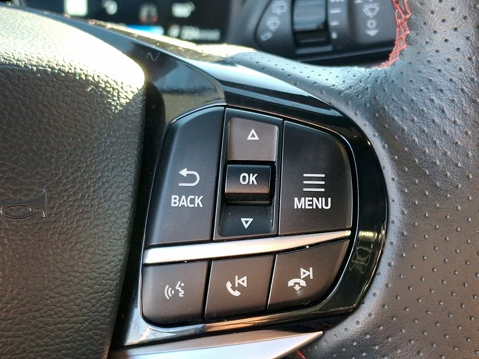 Certified 2025 Ford Explorer ST-Line w/ ST-Line Street Pack image 20