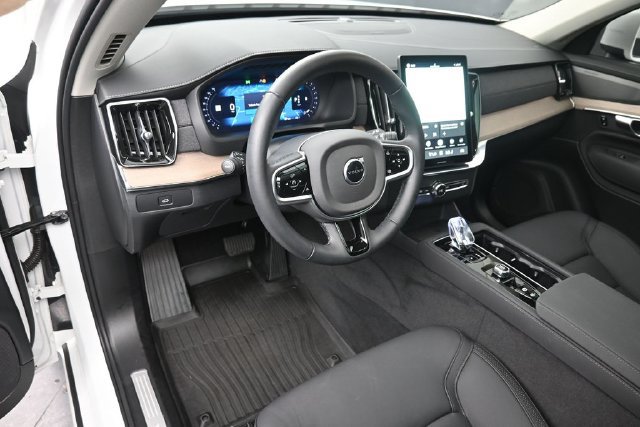 Used 2025 Volvo XC90 B6 Plus w/ Protection Package Premier AWD/4WD image 9