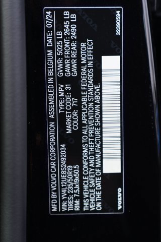 Used 2025 Volvo XC40 B5 Plus image 29