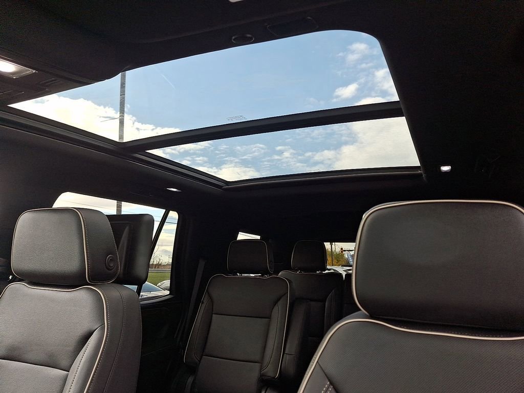 Used 2023 Chevrolet Tahoe Premier w/ Advanced Technology Package image 16