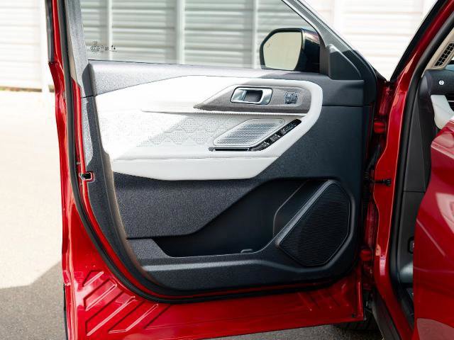 Certified 2025 Ford Explorer Platinum w/ Ultimate Package image 16