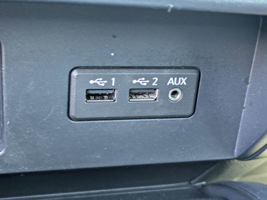 Used 2019 Nissan Titan SV w/ SV Convenience Package RWD image 23