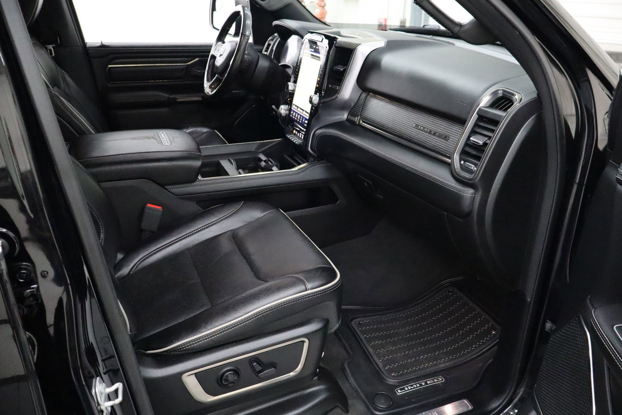 Used 2021 RAM 1500 Limited w/ Body Color Bumper Group image 38