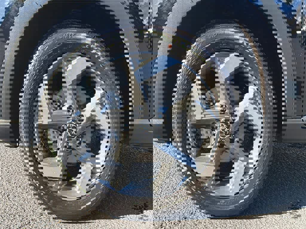 Used 2023 Hyundai Venue SEL image 9