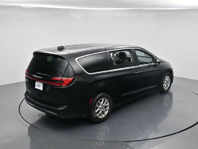 Used 2023 Chrysler Pacifica Touring-L FWD image 47