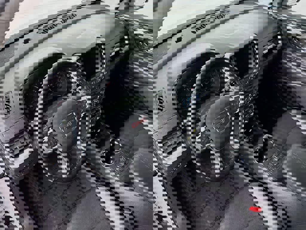 Used 2023 GMC Terrain SLT image 2