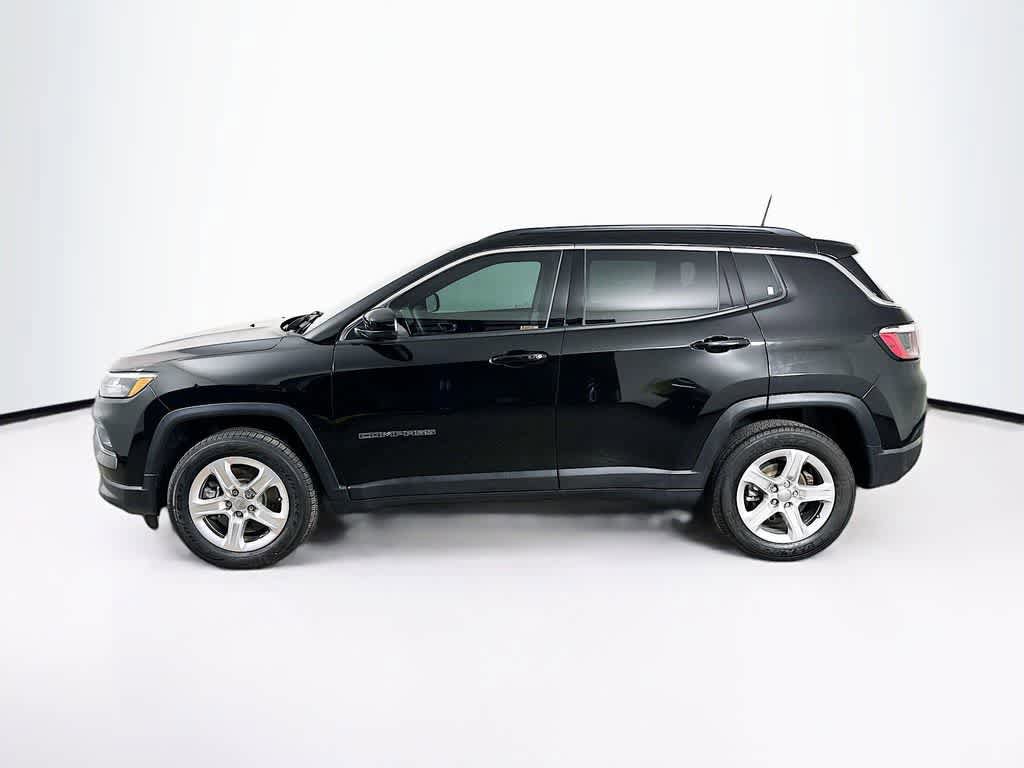 Used 2023 Jeep Compass Latitude AWD/4WD image 3