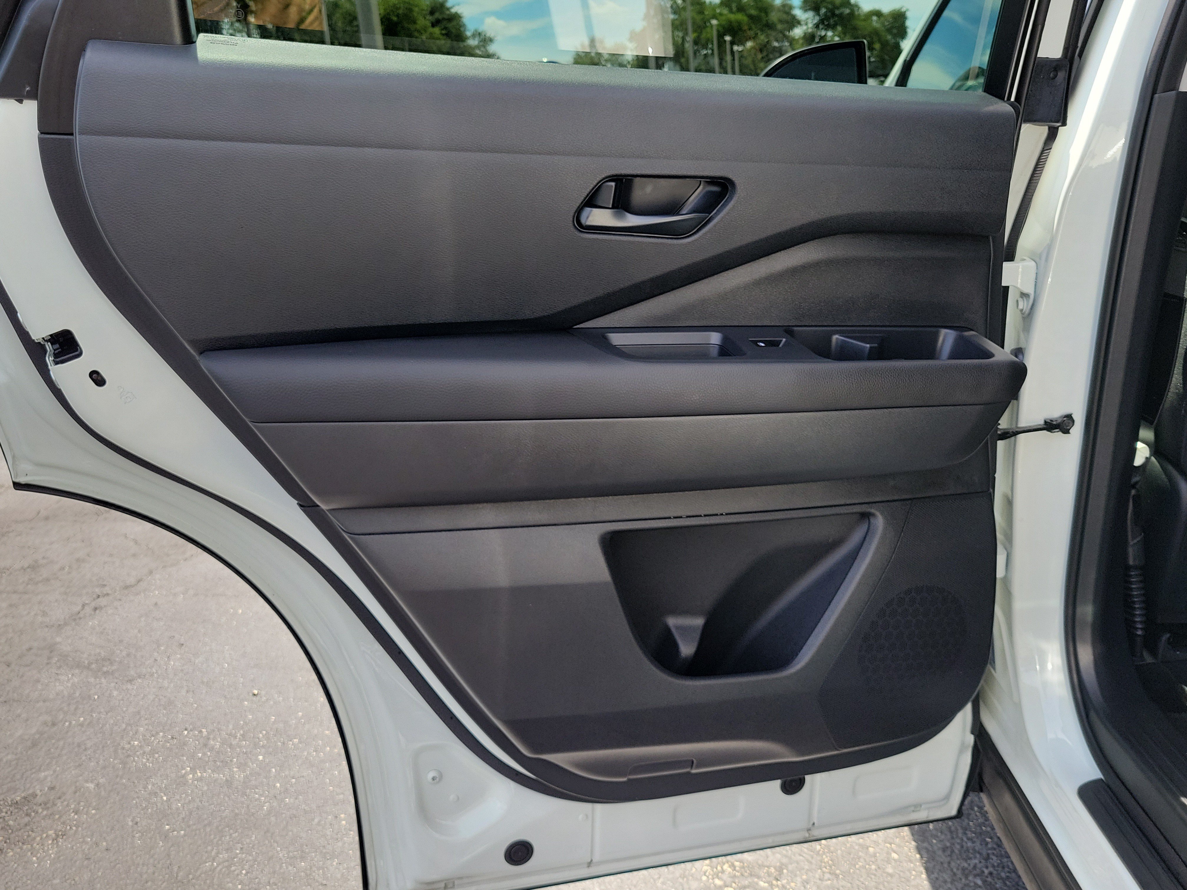 Used 2025 Nissan Pathfinder S FWD image 10