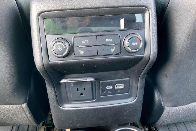 Used 2023 GMC Acadia SLT w/ Elevation Edition image 32