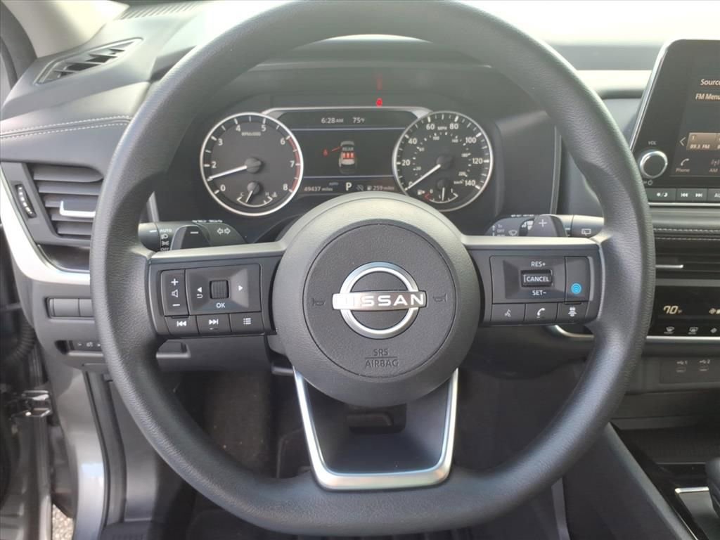 Used 2024 Nissan Rogue SV image 32