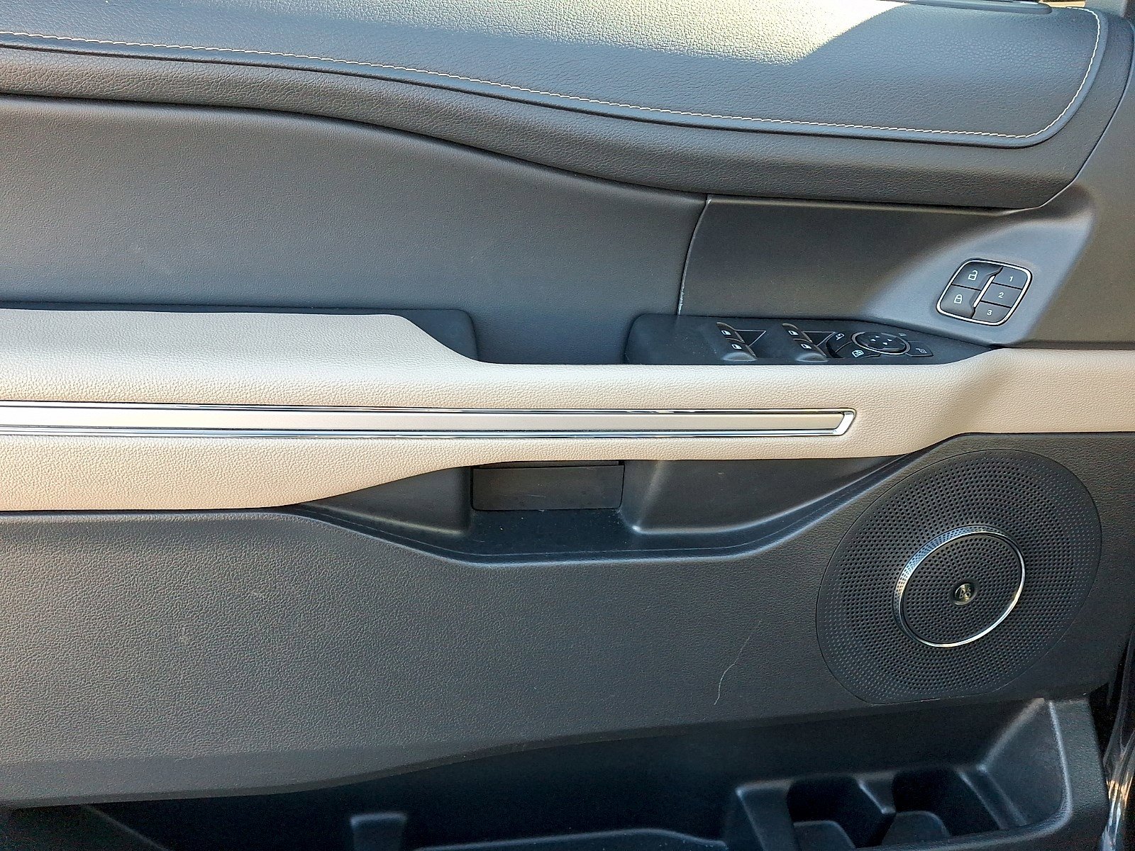 Certified 2024 Ford Expedition Limited image 11