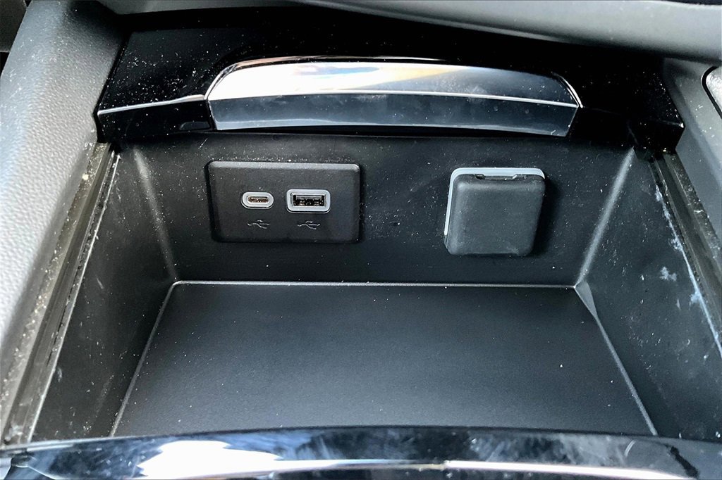 Used 2023 Buick Envision Essence image 32