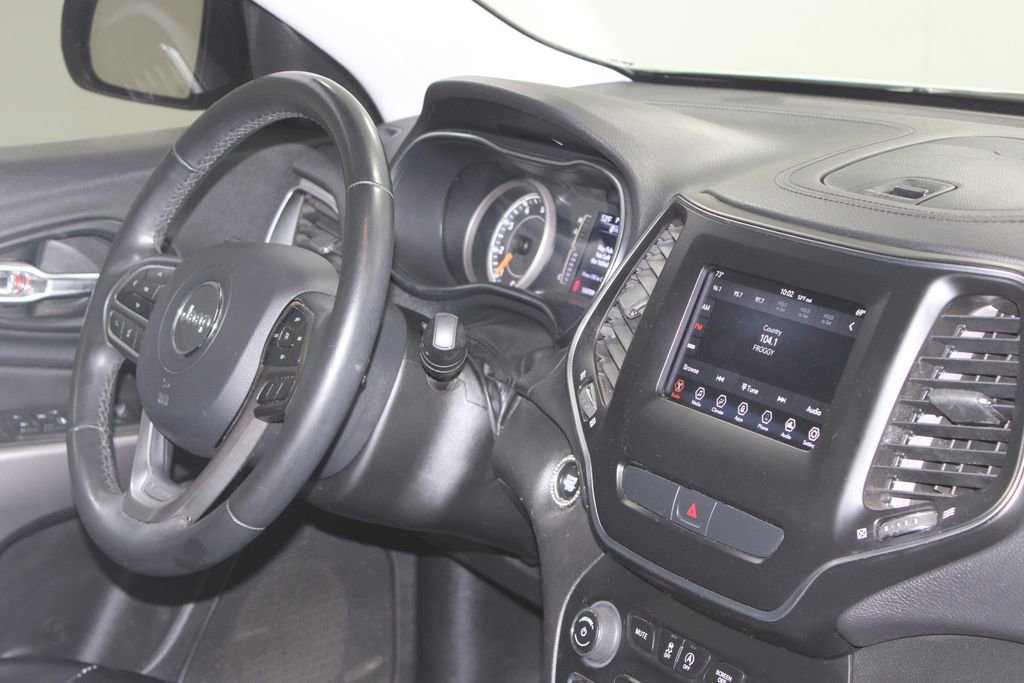 Used 2019 Jeep Cherokee Latitude Plus w/ Comfort/Convenience Group image 28