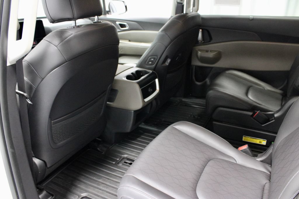 Used 2026 Kia Carnival EX FWD image 23