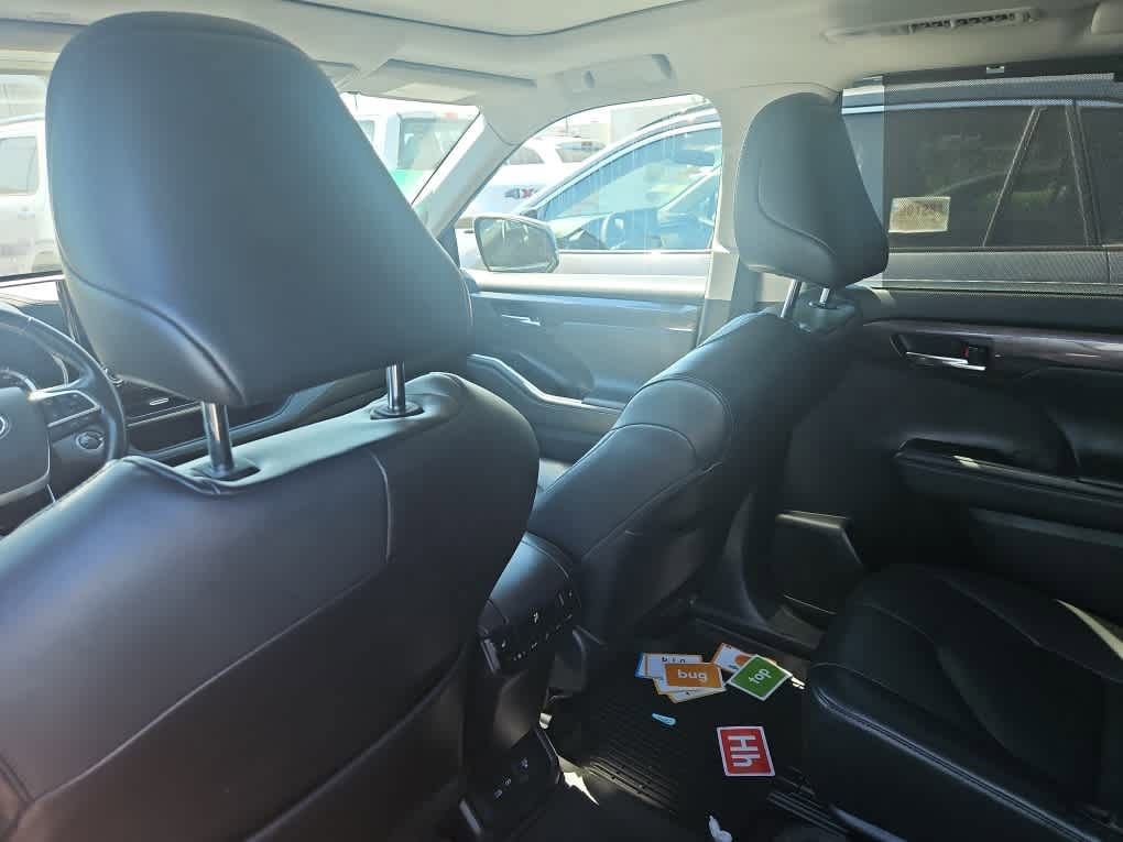 Used 2022 Toyota Highlander Platinum AWD/4WD image 12