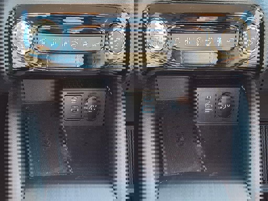 Certified 2023 Ford Escape Platinum w/ Class II Trailer Tow Package image 18