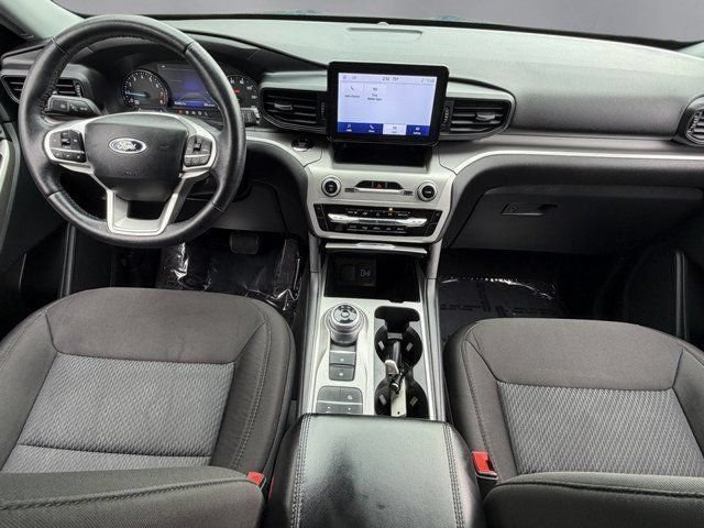 Certified 2022 Ford Explorer XLT RWD image 3