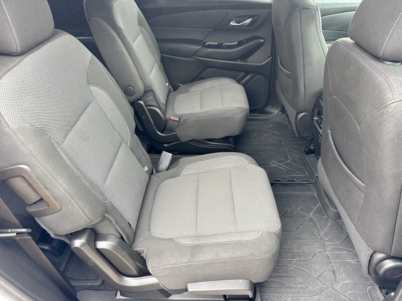 Used 2023 Chevrolet Traverse LT FWD image 19