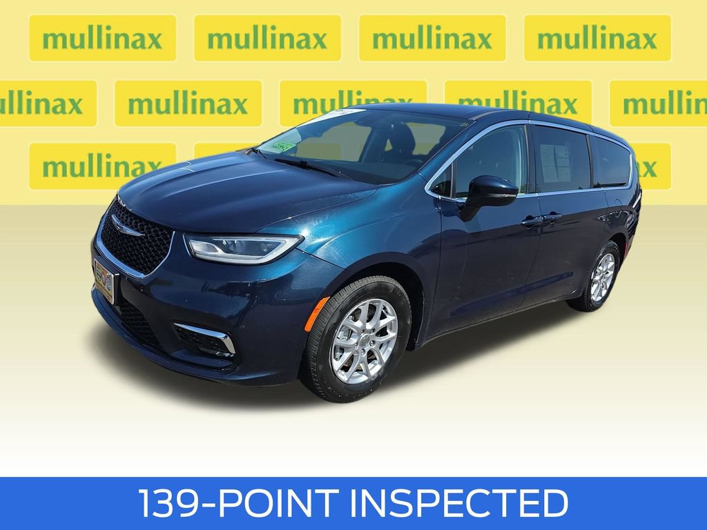 Used 2023 Chrysler Pacifica Touring-L FWD image 15