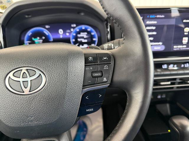 Used 2025 Toyota Camry XSE FWD image 11