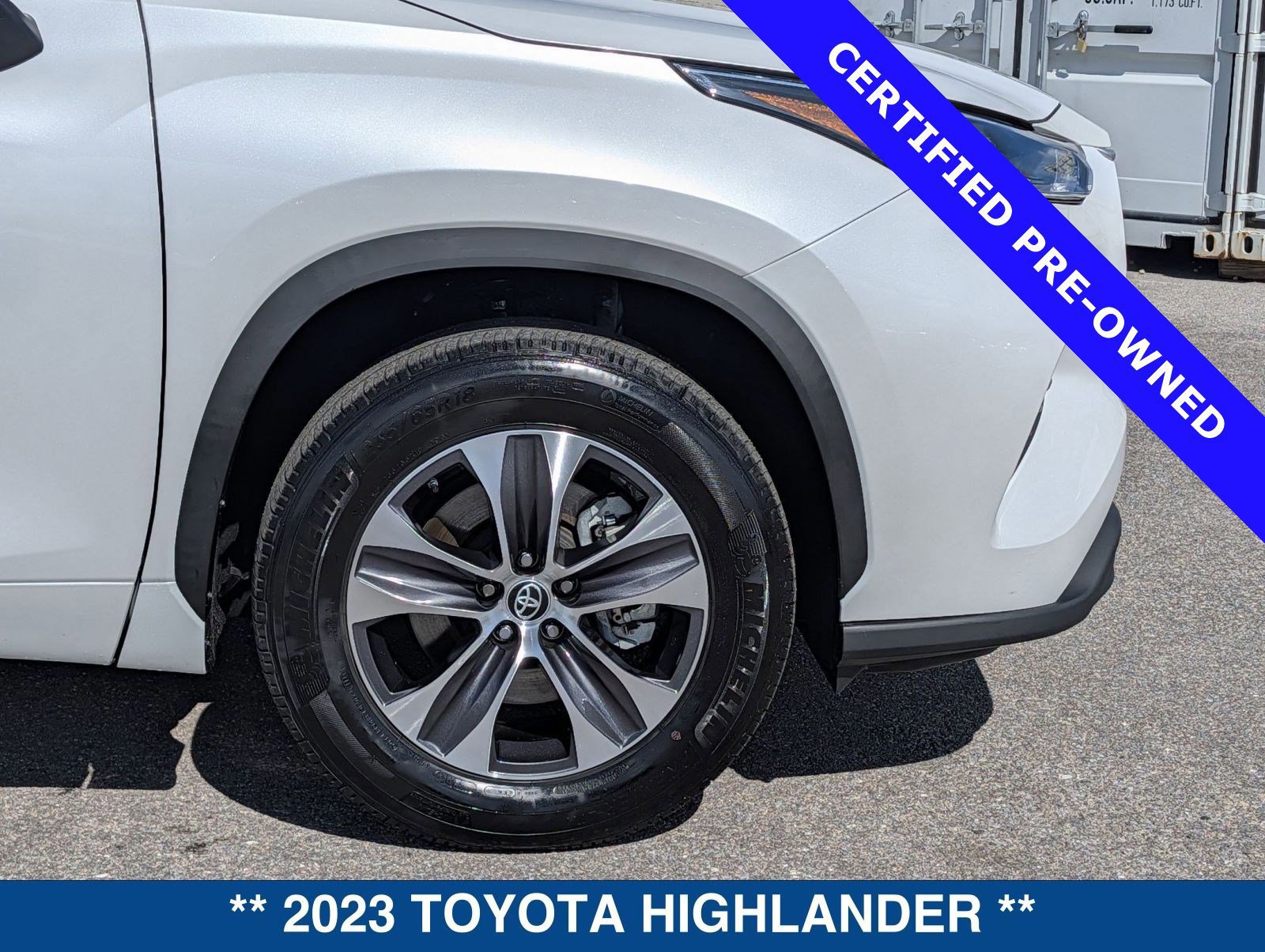 Used 2023 Toyota Highlander XLE image 12