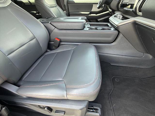 Certified 2025 Ford Expedition Active AWD/4WD image 10