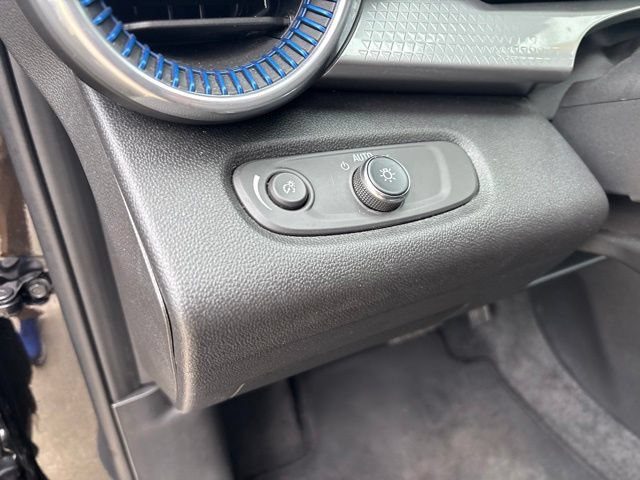 Used 2025 Chevrolet Trax LT FWD image 16