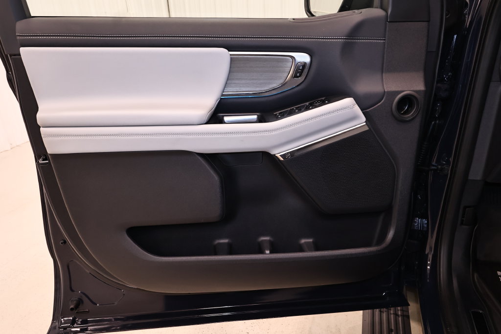 Certified 2027 Ford Expedition Platinum AWD/4WD image 11
