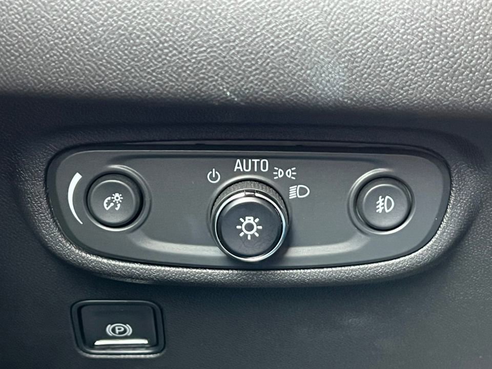 Used 2023 GMC Terrain AT4 image 21