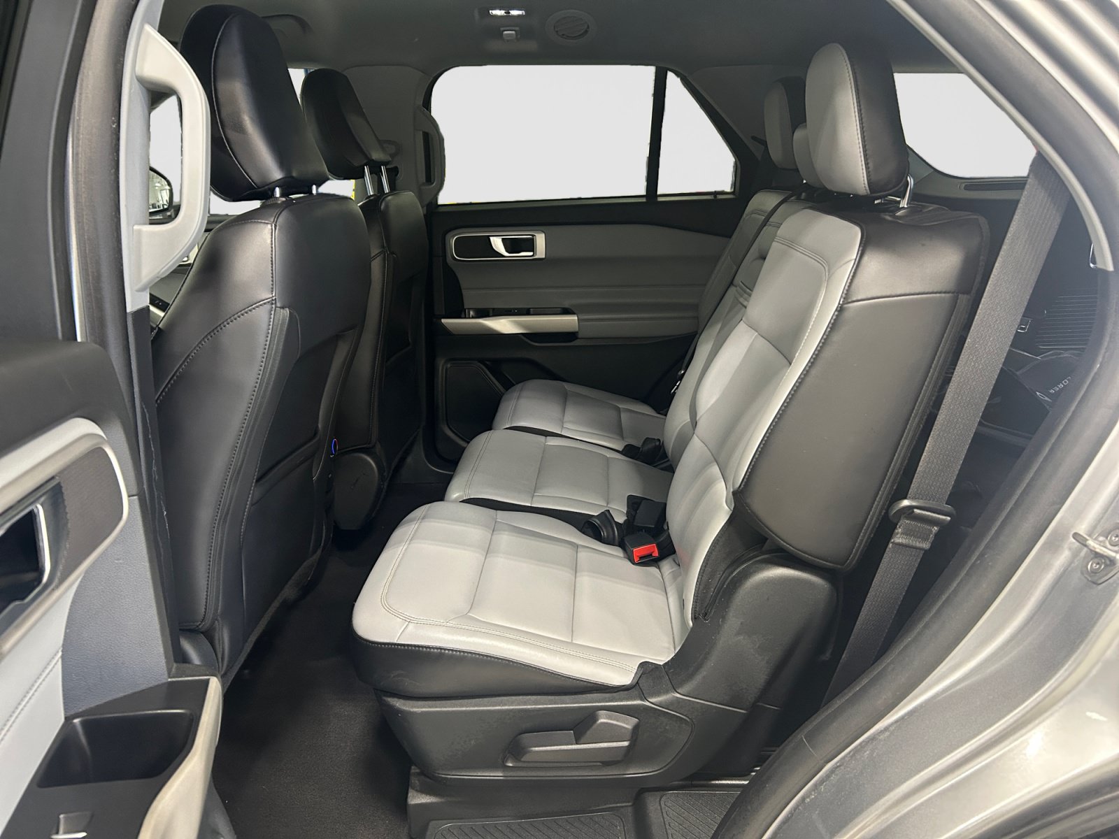 Certified 2021 Ford Explorer XLT w/ Equipment Group 202A RWD image 20