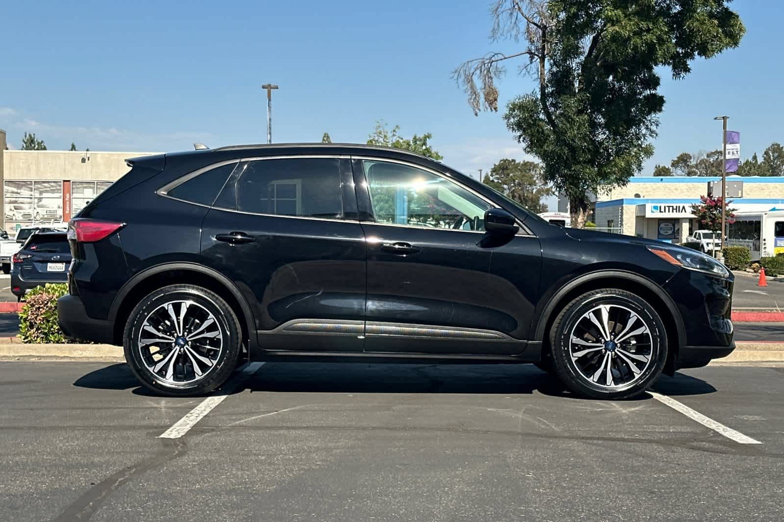 Certified 2022 Ford Escape SE w/ SE Sport Appearance Package AWD/4WD image 9