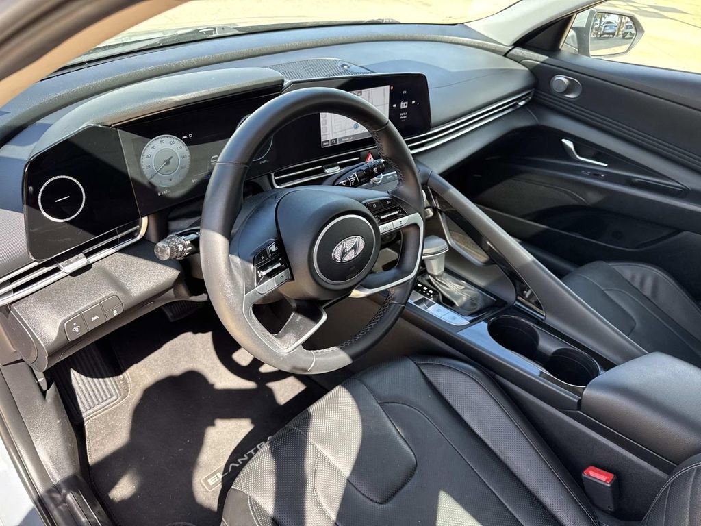 Used 2022 Hyundai Elantra Limited image 22